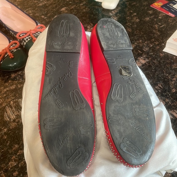 Red flats with metal studs - Picture 6 of 6